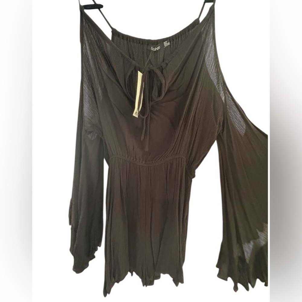 Flowy Cold Shoulder Romper - Picture 4 of 4